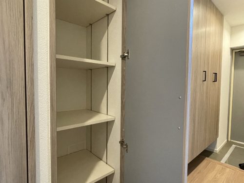廊下にも収納