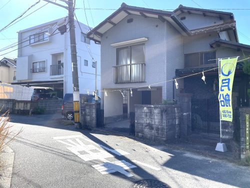 建物・植栽等解体後、更地にてお引渡しとなります。(外観)