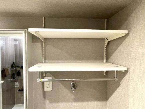 洗濯機置き場の上はオープン収納
