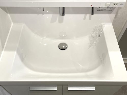洗面台のボウルが広く、吐水口が上についているので汚れた水がかかりにくく清潔です