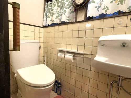 母屋1階のトイレ 手洗い器があります 母屋1階のトイレ 手洗い器があります