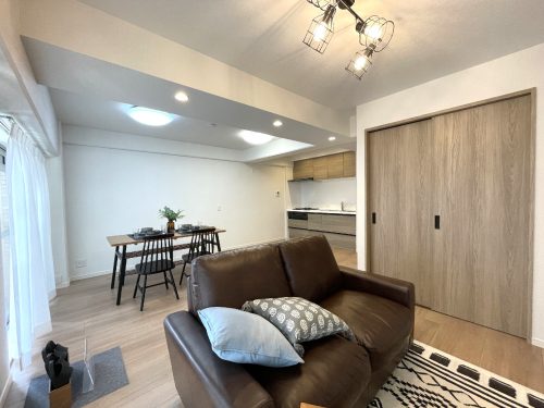 4.5帖洋室を締め切るとリビングから独立したお部屋になります。(居間)