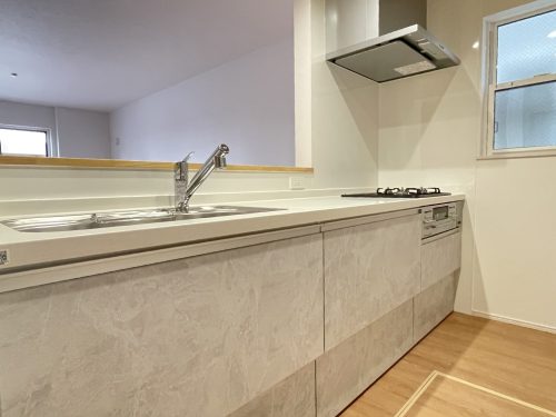 約255ｃｍの広いキッチンワークトップ作業スペースもやｋ９０ｃｍ(キッチン)