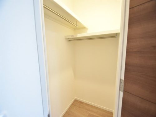 約6.帖洋室のウォークインクローゼット