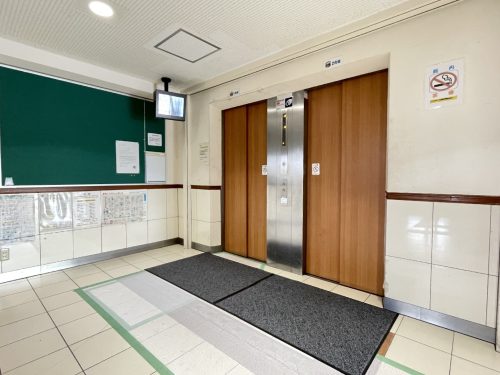 エレベーターが２台あるので朝待ち時間も短縮されます。