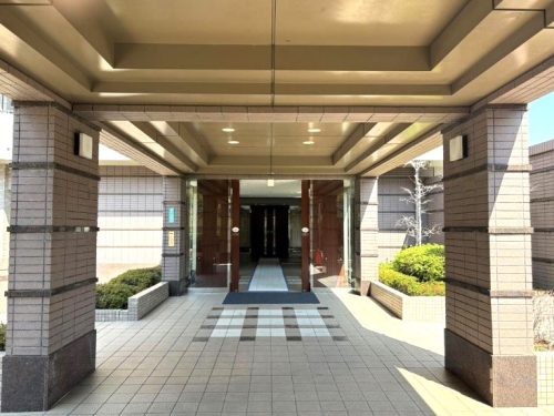 広くて品格のあるエントランス