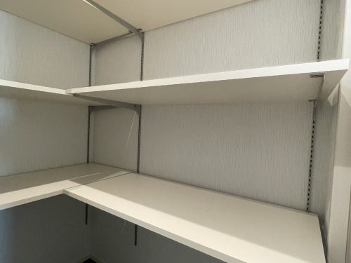 洗面室のストレージ　リネン類や消耗品のストックに最適！