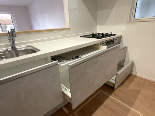 引き出し型収納で大きいお鍋も出し入れ簡単♪(キッチン)