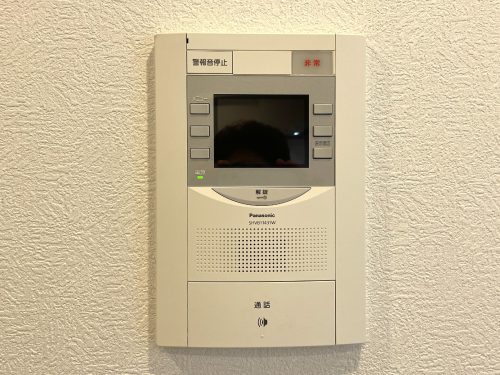 モニター付きのインターホン(居間)