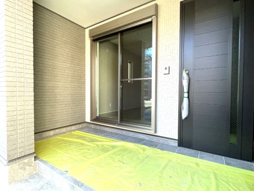 約4.5帖程度の屋根付き玄関ポーチ(外観)