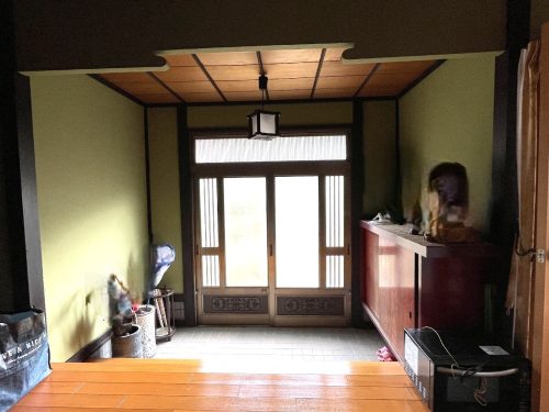 玄関　広々とした玄関土間は日本家屋ならではの風格(玄関)