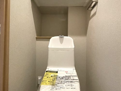 お掃除しやすく節水型のシンプルトイレ