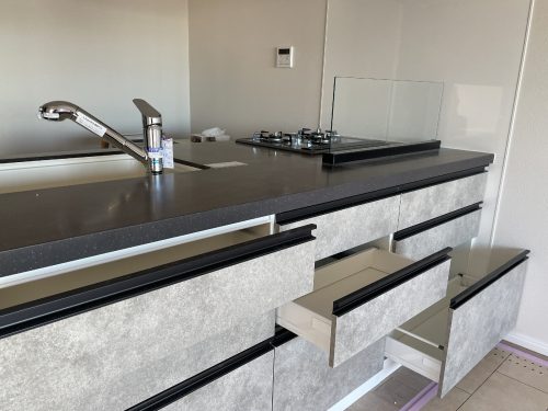 家族のみならず、友人・知人が集まりみんなで自然参加のキッチン♪(キッチン)