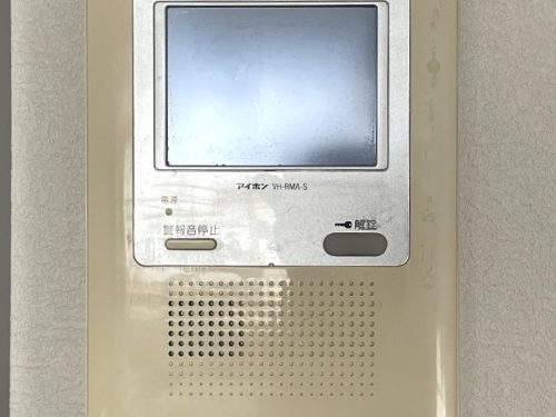 モニター付きのインターホン(居間)