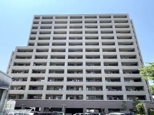 利便性の立地と豊かな自然の調和のとれた元宇品にある築27年のマンション(外観)