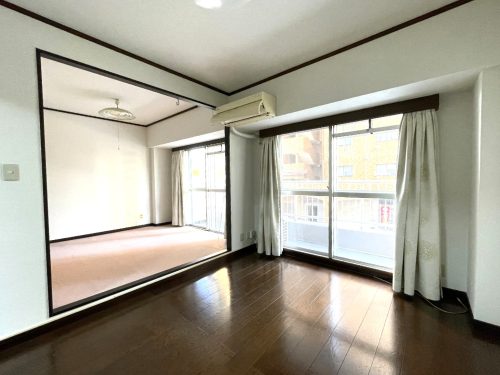 リビングと洋室も開放的です(居間)