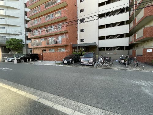 駐車場はその都度空き状況確認が必要です。