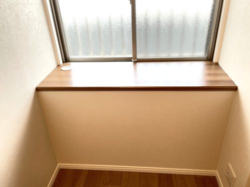 北側の洋室も自然採光が入ります。(寝室)