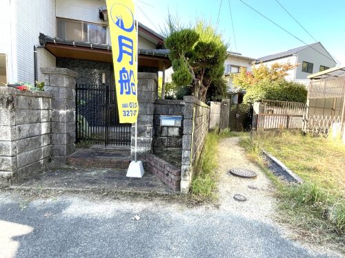 北西に私道があります。(外観)