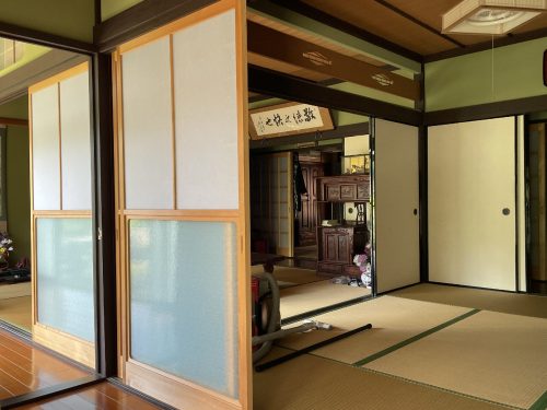 建具の滑りも良くきれいにお住まいの建物です♪(居間)
