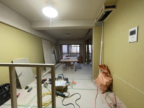 キッチンからリビング方面を見ています。(居間)