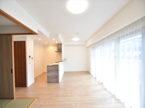 陽当たり良好な約16.3帖のLDK(居間)