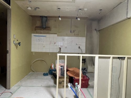 限られたスペースを生活しやすく造り変えられるリノベーションです。(キッチン)