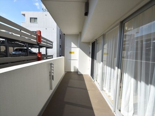 南向きのバルコニー　面積：13.6㎡