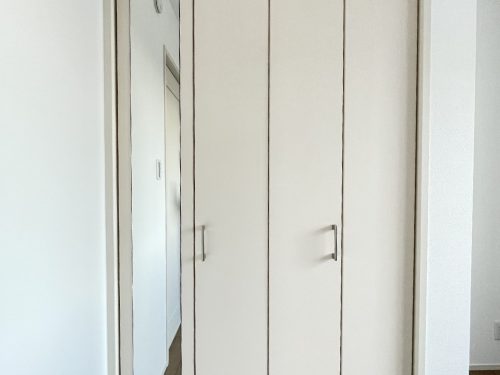 どのお部屋のクローゼットにも扉に姿見が有り便利！(子供部屋)