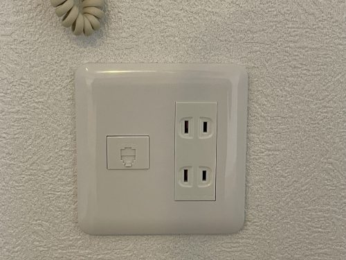 充電やネット環境もこのカウンターでできますね(居間)