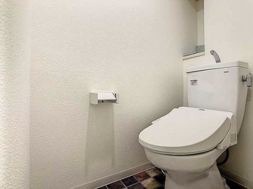 トイレも節水型のお手入れしやすいトイレです。