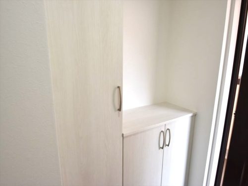 シューズボックスも新品に交換(玄関)