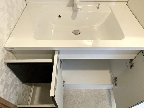 ボウル下もドライヤーや消耗品のストックができます