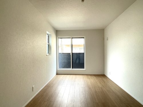 １０帖主寝室も窓が二で採光性があります(寝室)