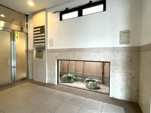 駐車場からエレベーターまで段差の無いバリアフリー