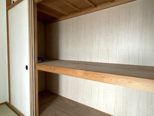 3枚襖で間口が広いので出し入れがしやすい押入れタイプ(寝室)