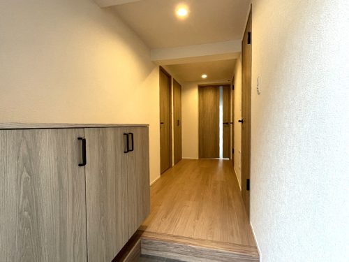 シューズボックスも新品、玄関もキレイ！(玄関)