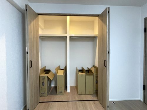 上部に照明があり便利ですね(寝室)