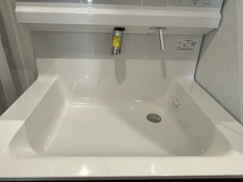洗面台のボウルも広くて水ハネが減ります。