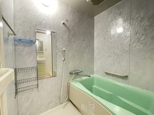 ゆったりしたユニットバス(風呂)