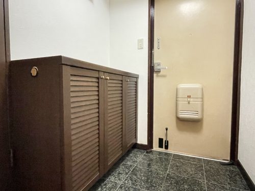 わが家らしい玄関を演出できるシューズボックス　トールタイプや姿見付にリフォーム可能(玄関)