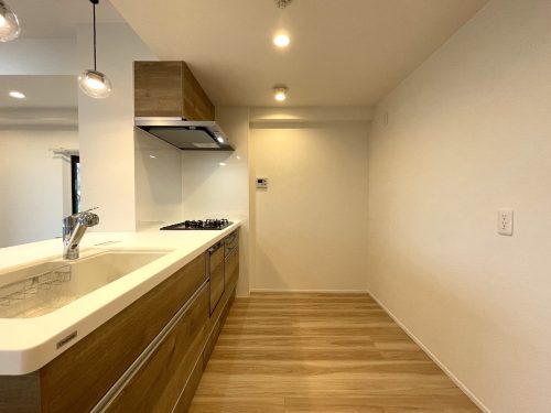 横幅：2ｍ24cmで作業スペースもたっぷり！(キッチン)