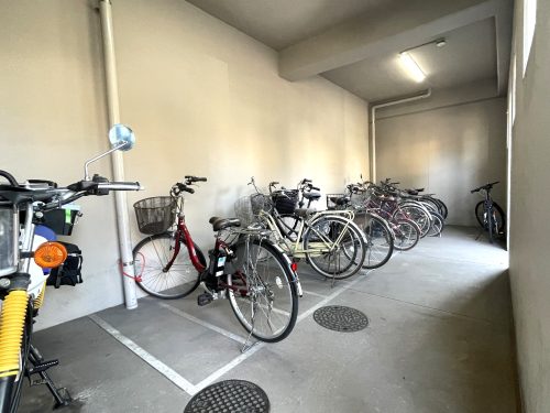 駐輪場は屋根があり自転車を大切にしてくれます。