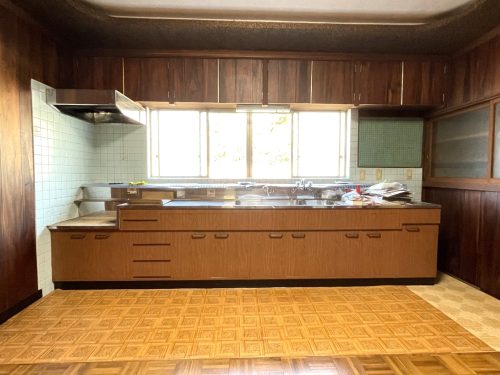 別棟のキッチン・ダイニング 大家族でも一緒に食卓に付ける約11.3帖の広さ(キッチン) 別棟のキッチン・ダイニング 大家族でも一緒に食卓に付ける約11.3帖の広さ(キッチン)