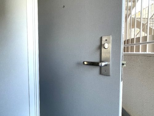 玄関内側もお化粧直しされています(玄関)