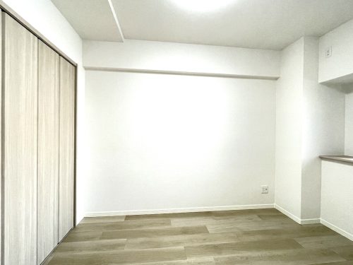 約5.4帖の洋室は出窓のあるお部屋(子供部屋)