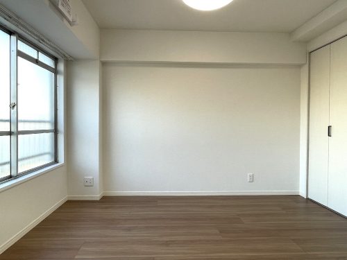 東向きの明るいお部屋です(寝室)