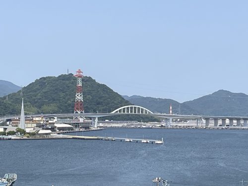 左手に一万トンバースがあり、広島みなと夢花火大会もバルコニーから堪能でいそうですね