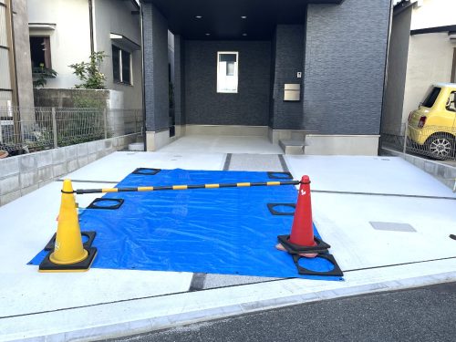 駐車1台分駐車可能　ドアの開閉もスペースに余裕があります。